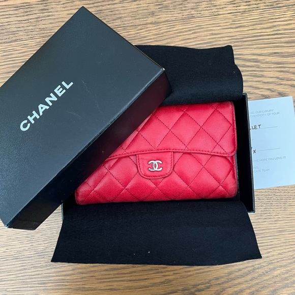 Chanel Red Quilted Wallet. - Picture 13 of 15